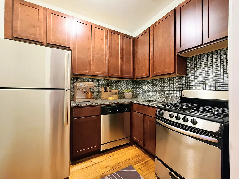 4851 North Damen — Photo 19