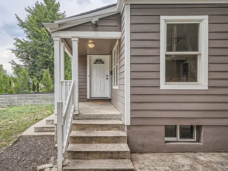 Front Porch/Entry
