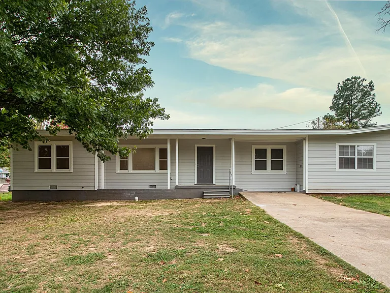 1103 W University Blvd — Photo 2
