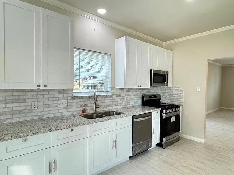 5015 Cottonglen Ct — Photo 8