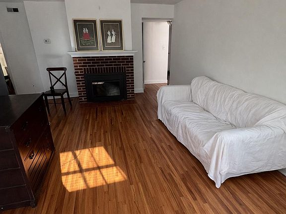 4th image of 502 Sharpley Ln