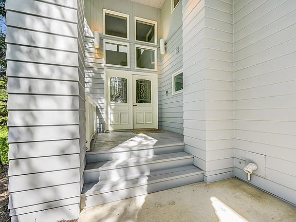 5th image of 3402 W Lake Sammamish Pkwy NE