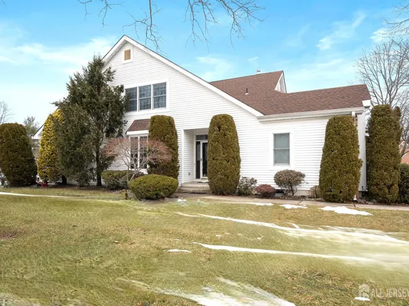 1 Dawson Ln, Monroe Township, NJ 08831