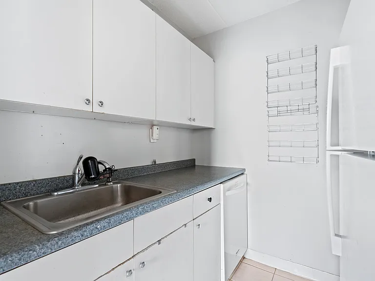 300 Lookout Ave #C4 — Photo 10