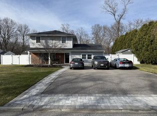 3 Pimlico Ct, Commack, NY 11725