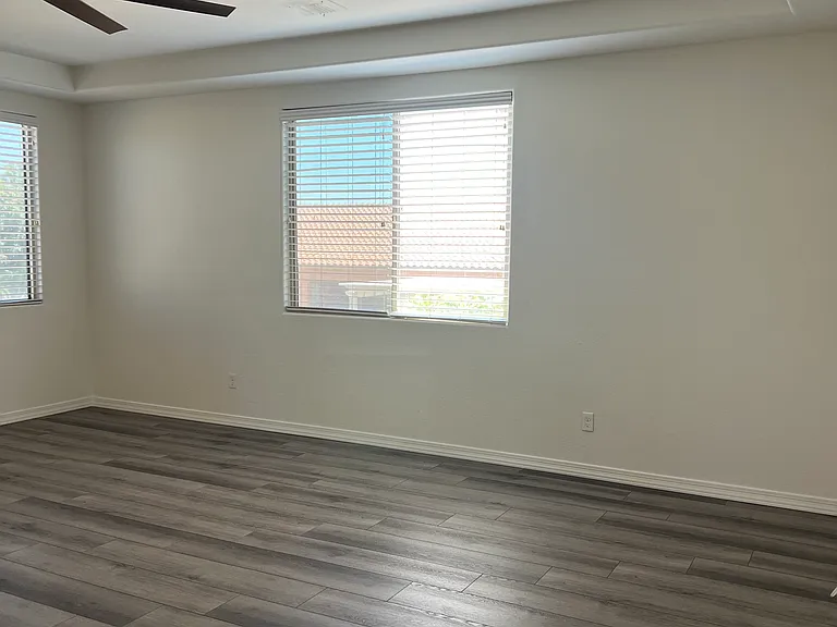 2901 E Iris Dr — Photo 29