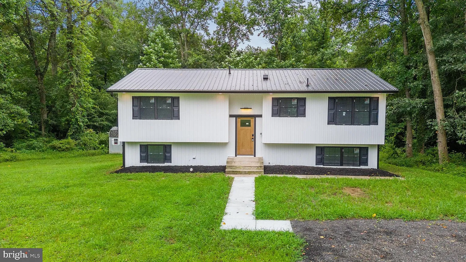 834 Willow Grove Rd photo 1