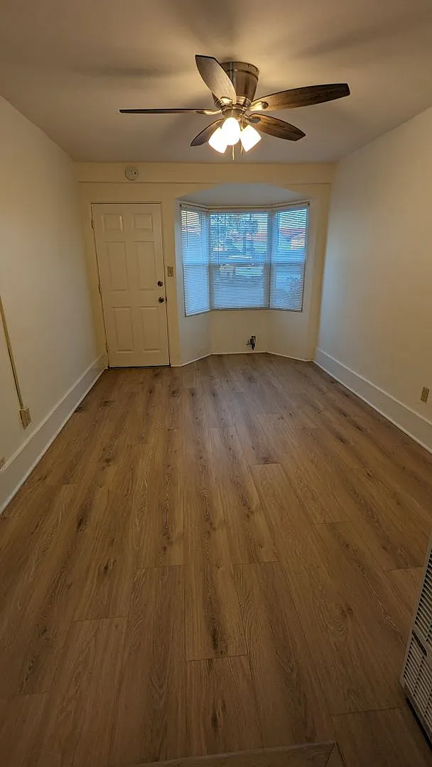 Studio with a kitchen and bath in the Rosecrans area available now! — Photo 1