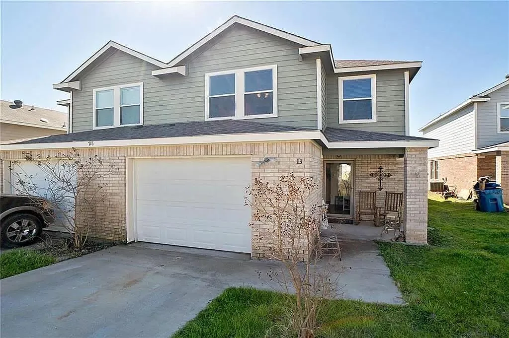 3 bed, 2.5 bath, 1390 sqft, $1,450 — Photo 1