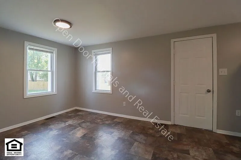 3 bed, 2.0 bath, 1200 sqft, $1,400 — Photo 3