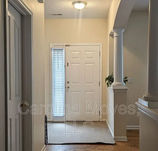 518 Grafton Ct — Photo 3