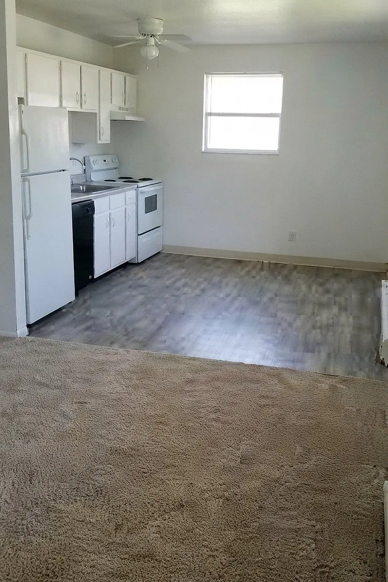 2 Estate Dr — Photo 3