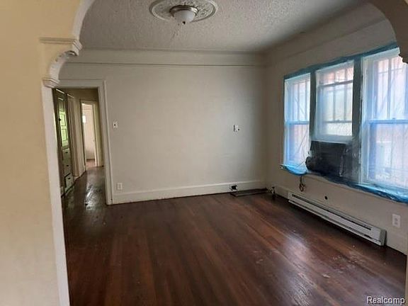 3rd image of 3731 Tyler St