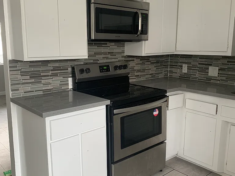 529 Avenue G — Photo 4