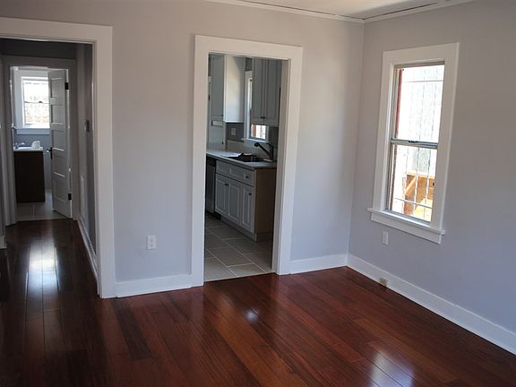 3rd image of 3300 London St