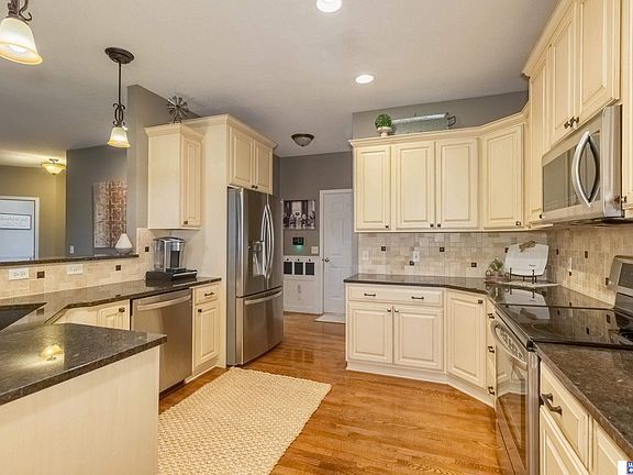 4th image of 2540 N 82nd Ct