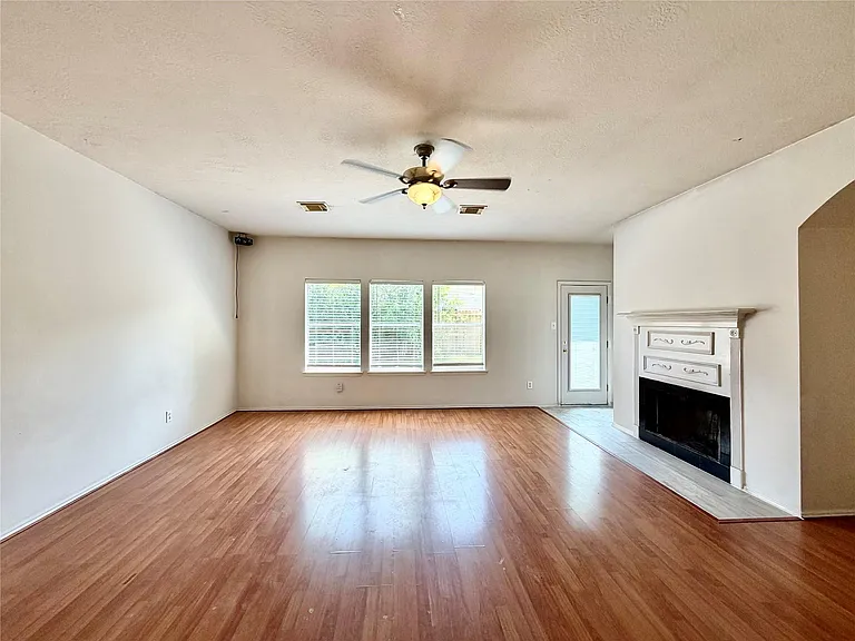 2305 Ames St — Photo 5