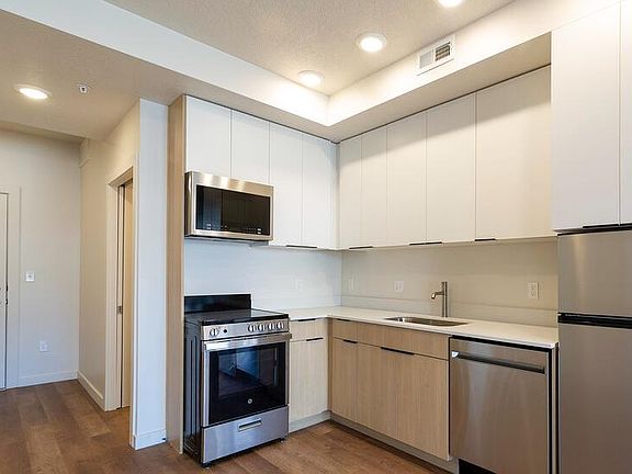 3rd image of 25 S 300 E Unit 303