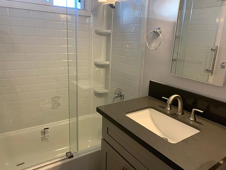 1605 N Altadena Dr — Photo 8
