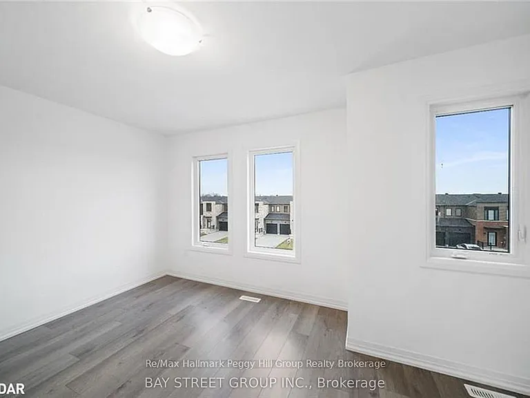 27 Fairlane Ave — Photo 7