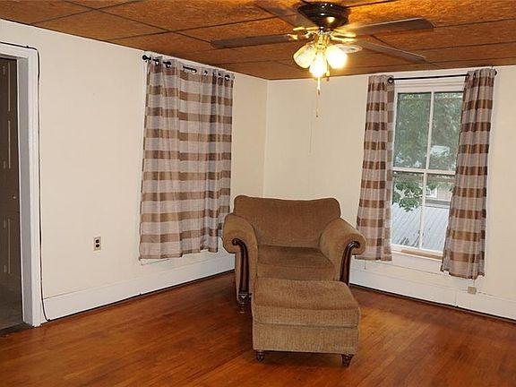 3rd image of 209 Salisbury St
