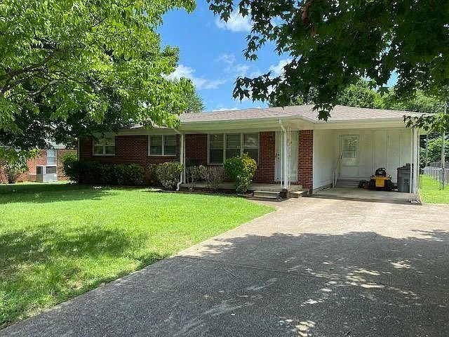 118 Dowdy Dr — Photo 1