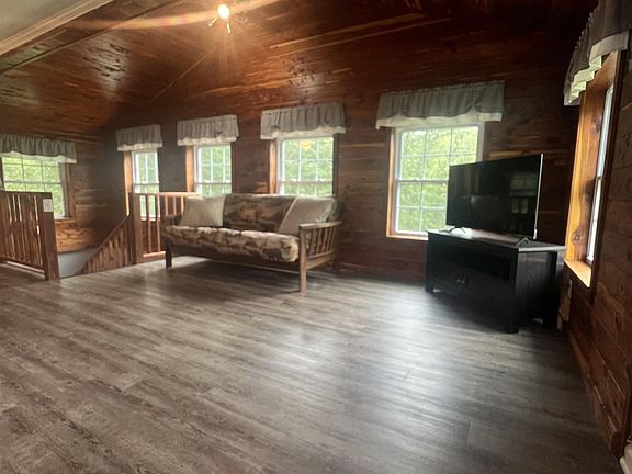 3rd image of 273 Willow Ln