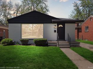 22041 Cloverlawn St, Oak Park, MI 48237