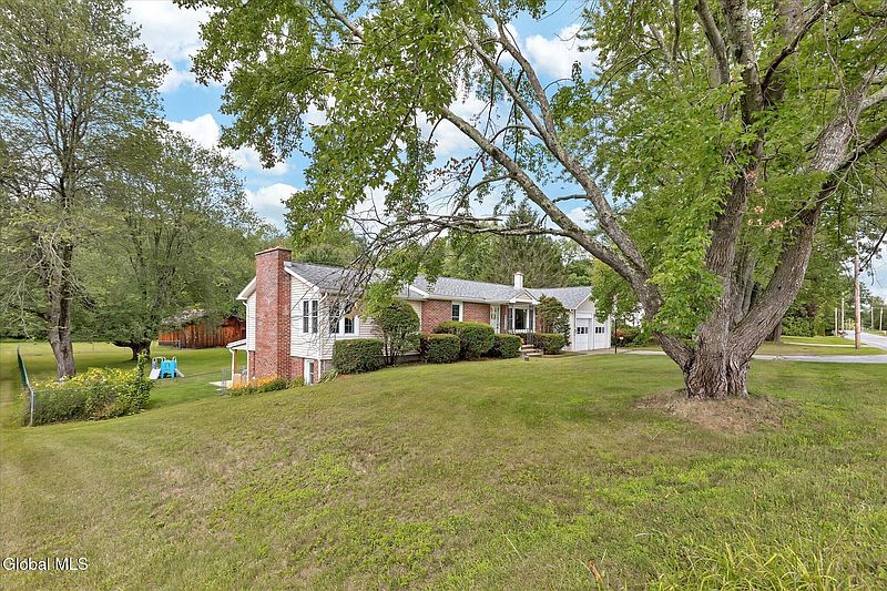 2nd image of 443 Gansevoort Road