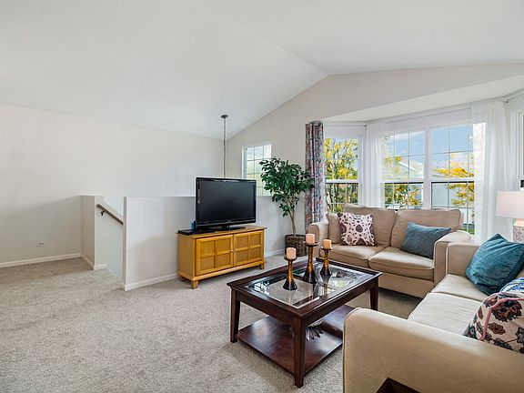 4th image of 1583 Victoria Park Cir