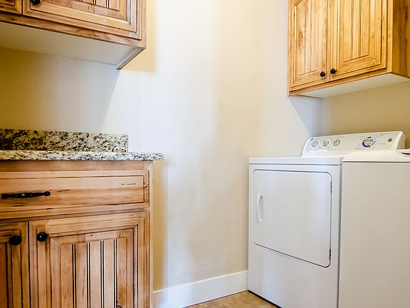 4th image of 4289 Daytona Cir