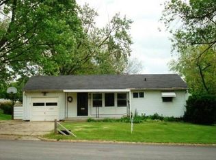 20 Sandcreek Dr, Decatur, IL 62521