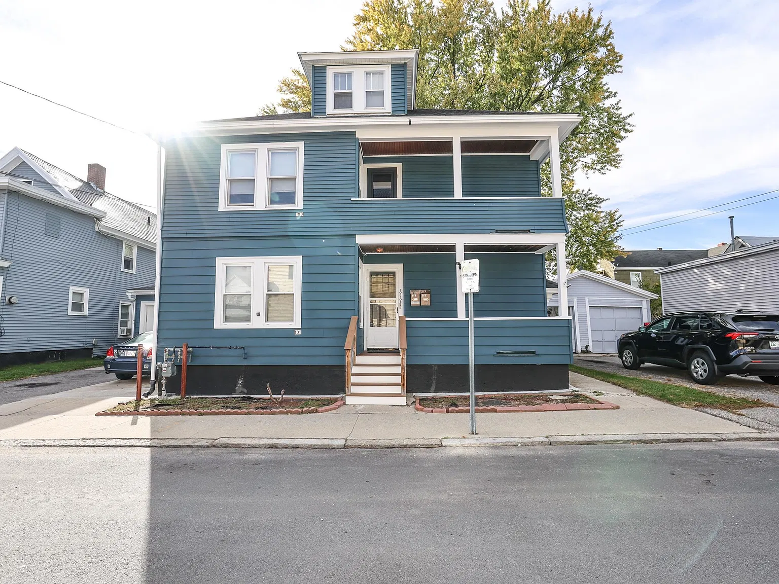 3 bed, 1.0 bath, 1960 sqft, $2,600 — Photo 1