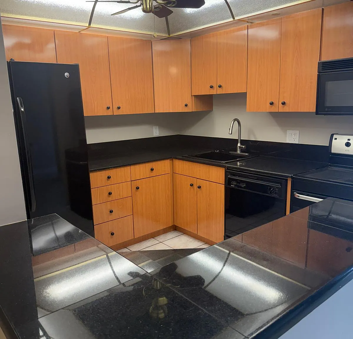 2 bed, 1109 sqft, $2,200 — Photo 2