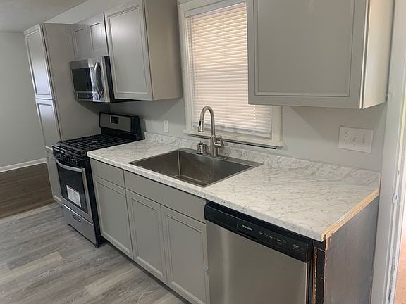 3rd image of 1143 N Lee Dr