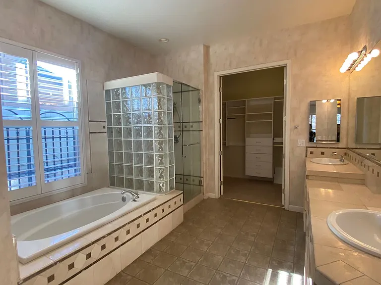 9780 Shadowstone Ct — Photo 10