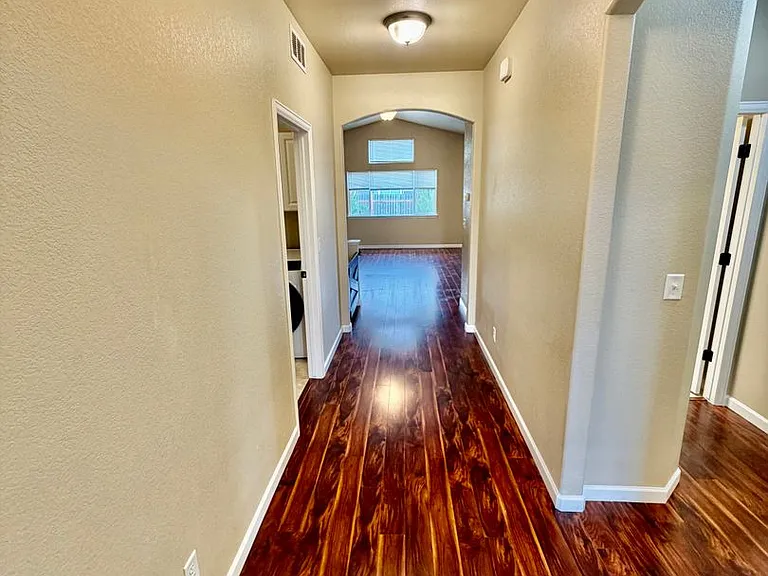 763 S Settlers Dr — Photo 2