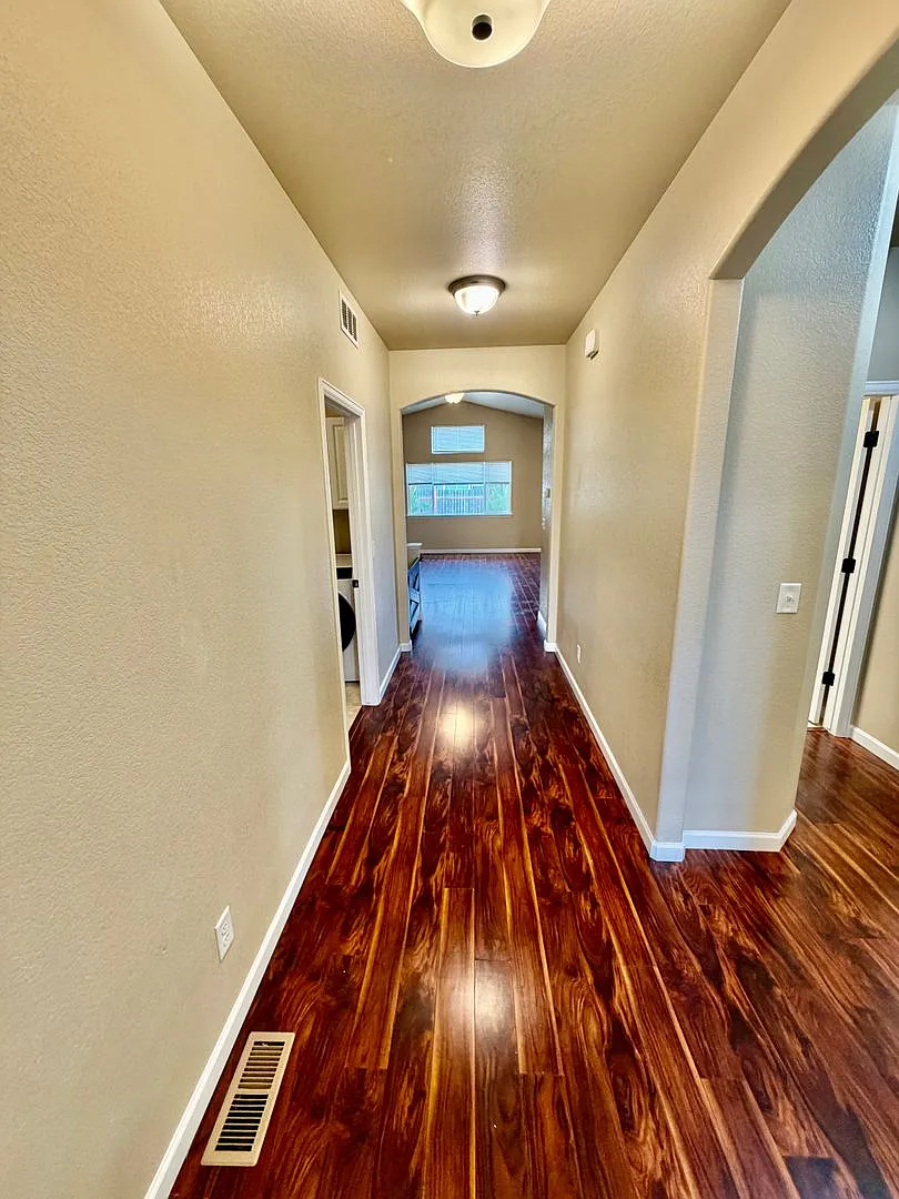Building Photo - 763 S Settlers Dr