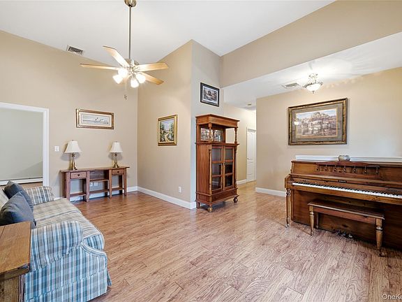 4th image of 33 Timber Ridge Drive