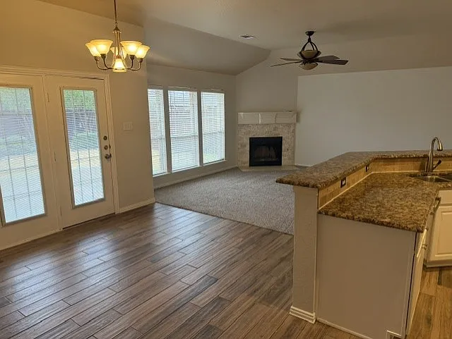 3 bed, 2279 sqft, $2,600 — Photo 4