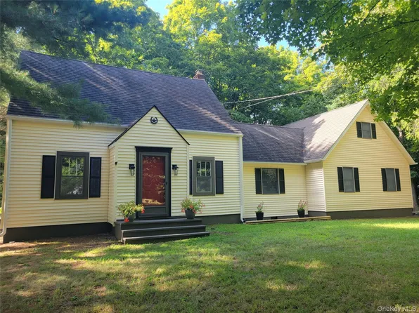 1078 Salt Point Turnpike, Pleasant Valley, NY 12569