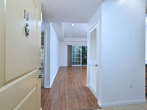 5th image of 4915 Whitsett Ave APT 18