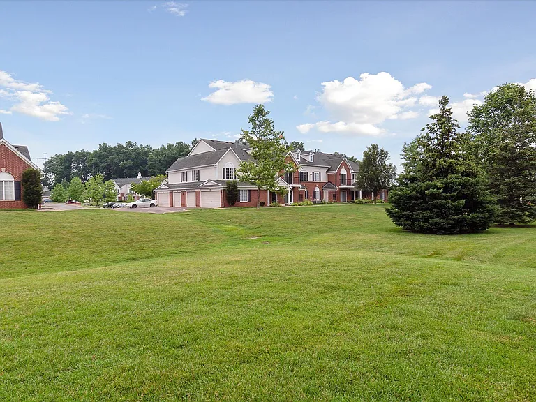 Westbury Apartments — Photo 48