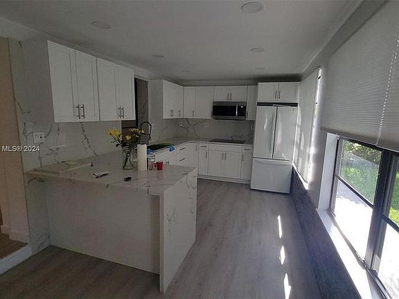 4th image of 53 Alcantarra Ave #53