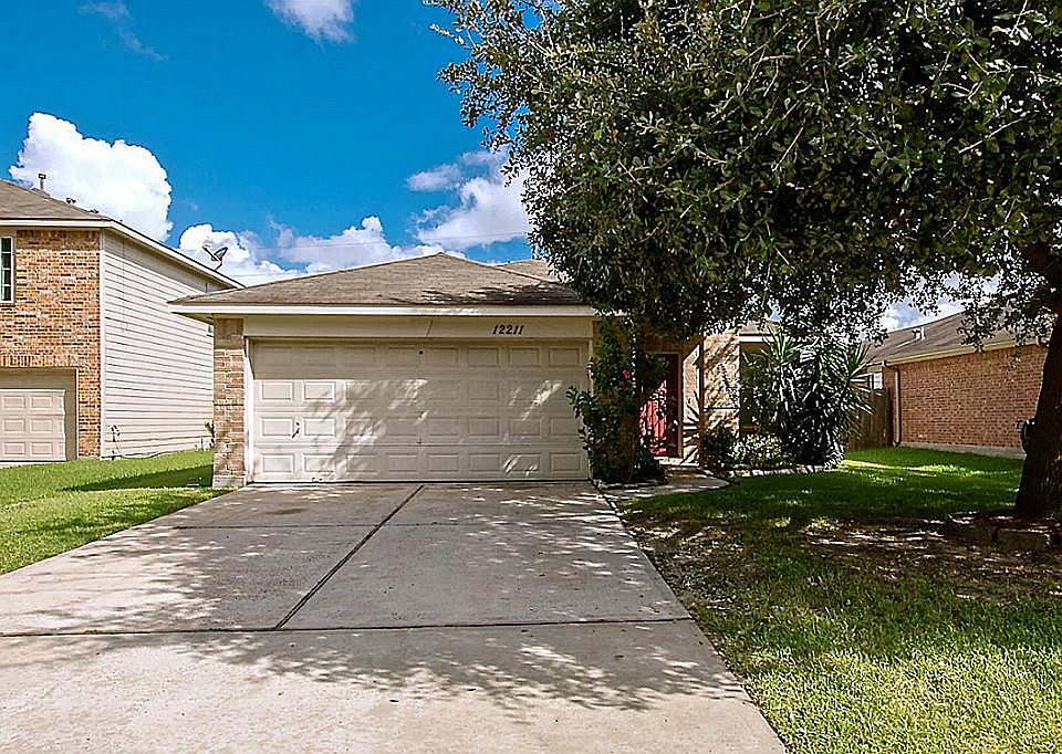1st image of 12211 Granite Woods Ct