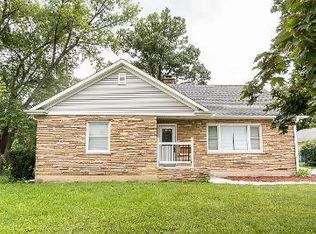 831 Schomer Rd, Aurora, IL 60505