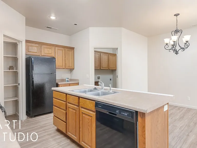 140 S 1250 W — Photo 19