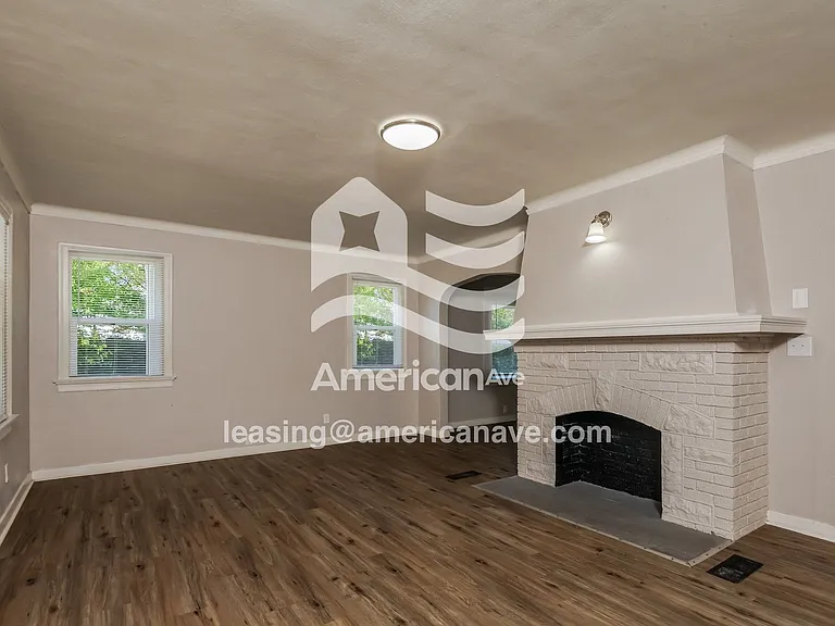 1129927_003_wm_-_living_room_13189875.jpg