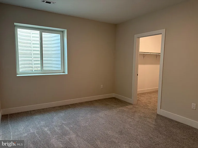 1404 Justin Dr — Photo 16