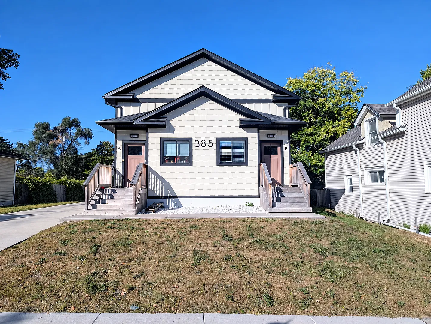 385 Clinton Ave — Photo 2